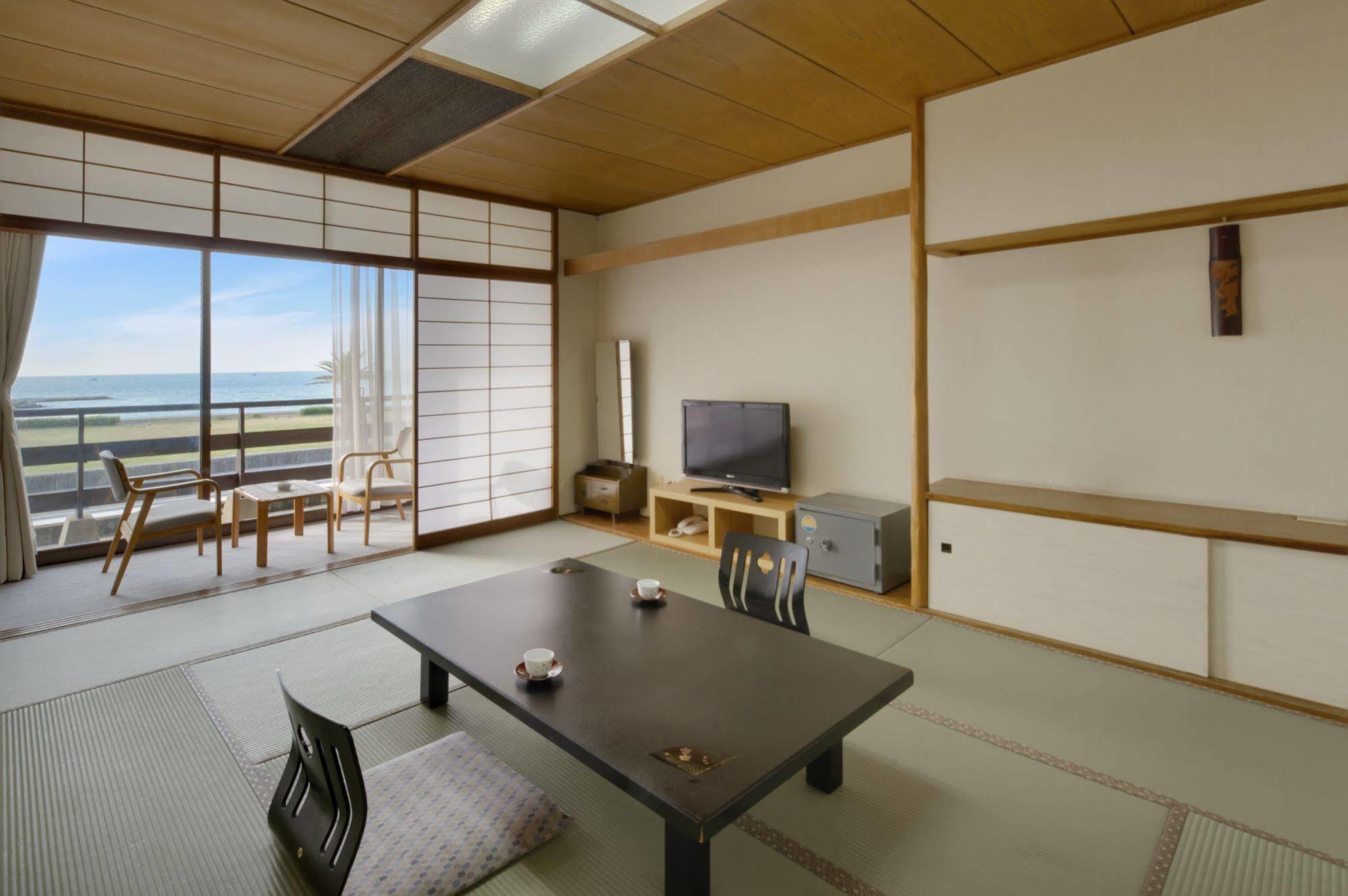 Tateyama Seaside Hotel Экстерьер фото